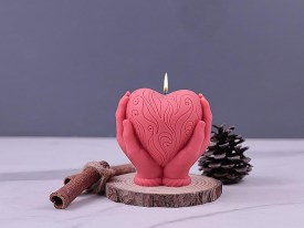 Molde silicona corazon en las manos